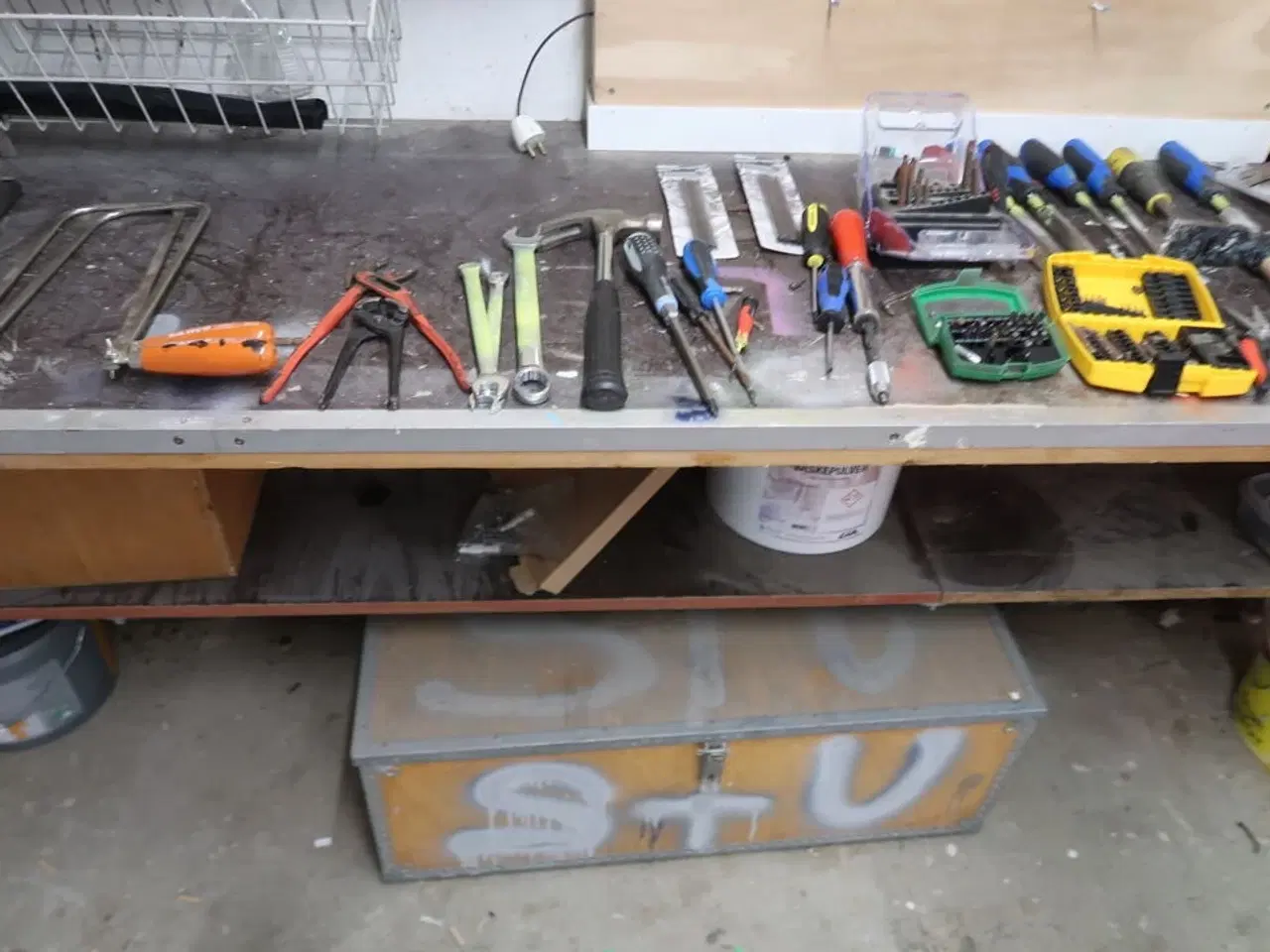 Billede 4 - Arbejdsbord med indhold