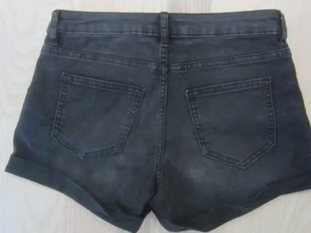 Billede 2 - Str. 34, sorte elastiske shorts