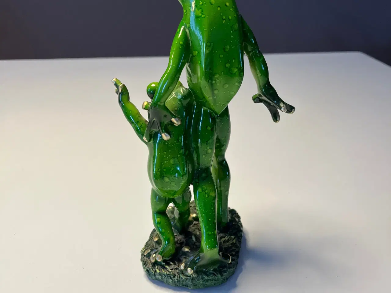 Billede 2 - Figur med frø 20 cm