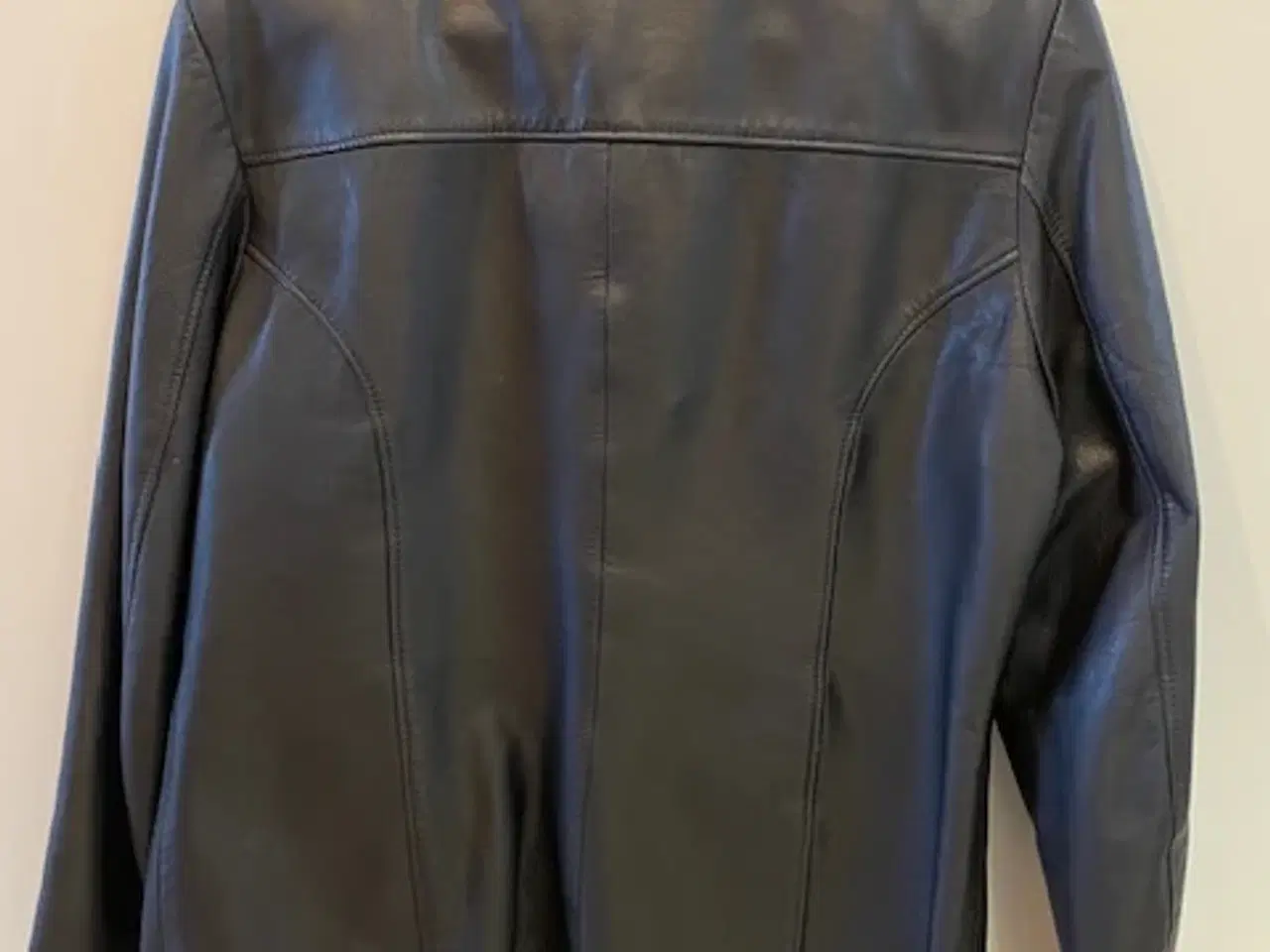 Billede 2 - Sort skindjakke fra Bonaparte