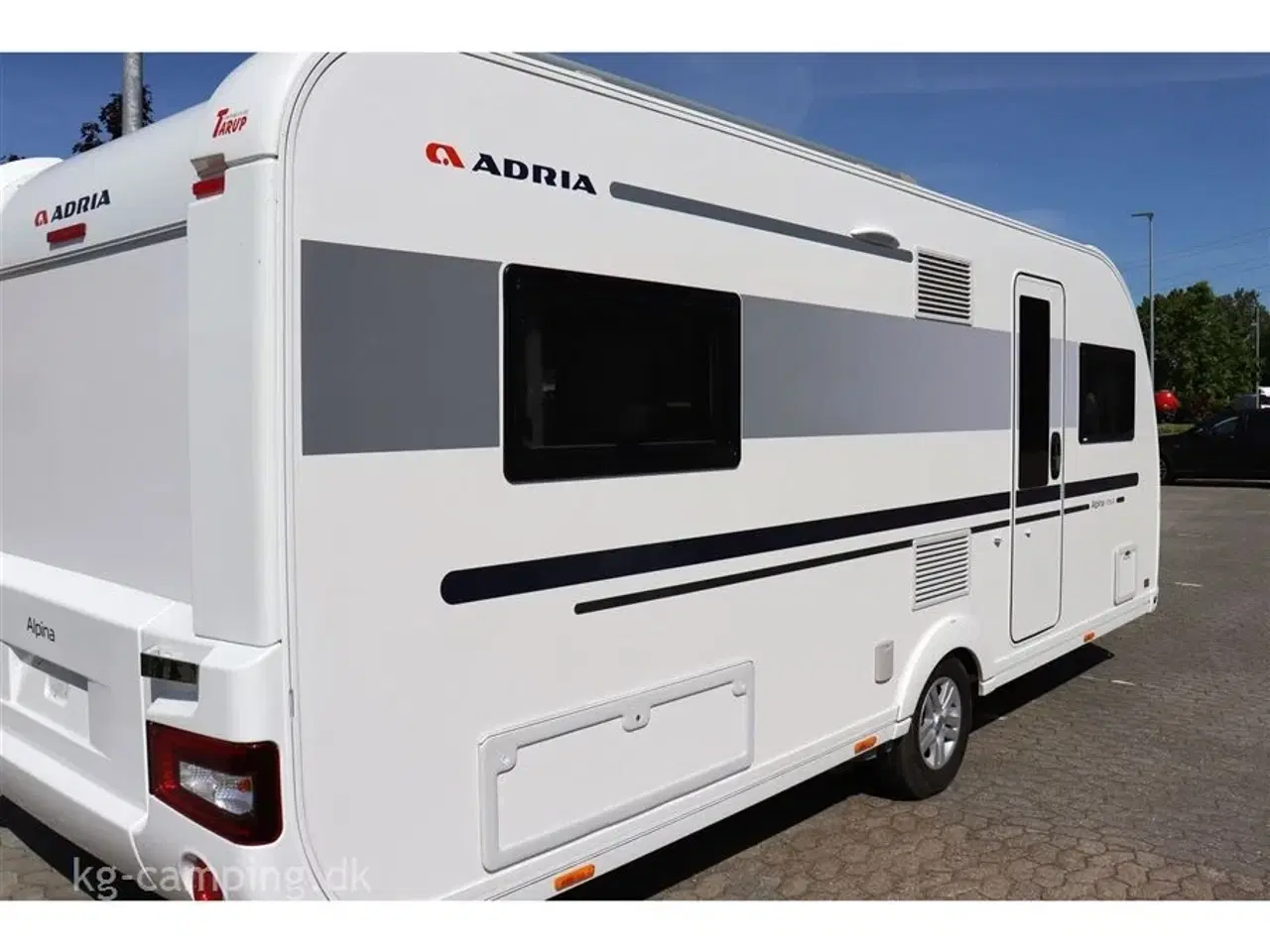 Billede 2 - 2019 - Adria Alpina 573 UP   Velholdt Luksus Vogn med kæmpe rundsiddegruppe. ALDE centralvarme.