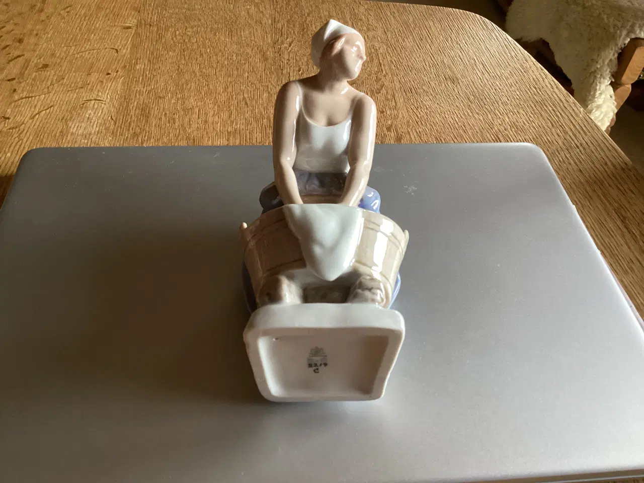 Billede 5 - BG dame med vaskebalje (Axel Locher) 