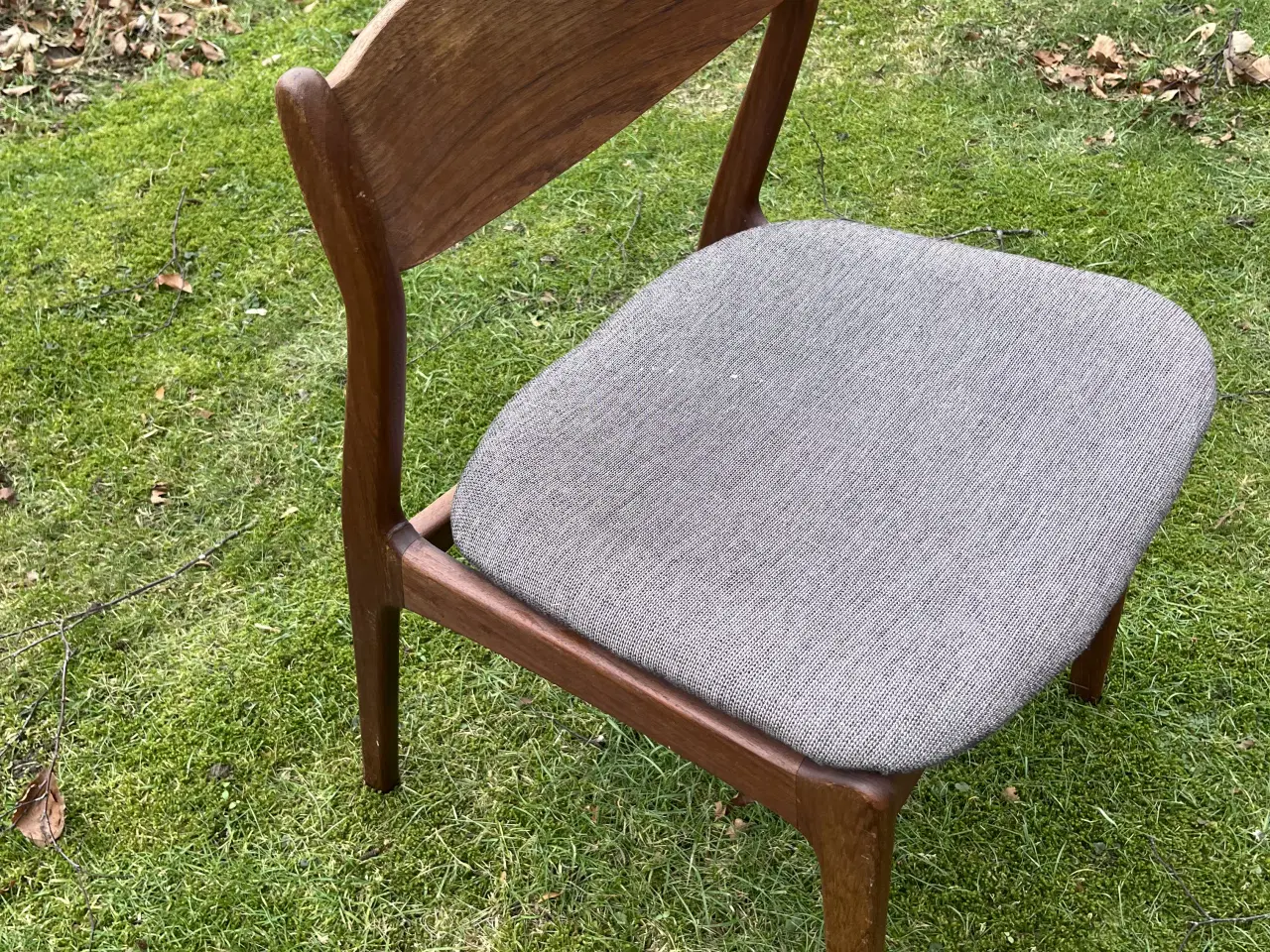 Billede 3 - Elegant spisebordsstol i dansk design