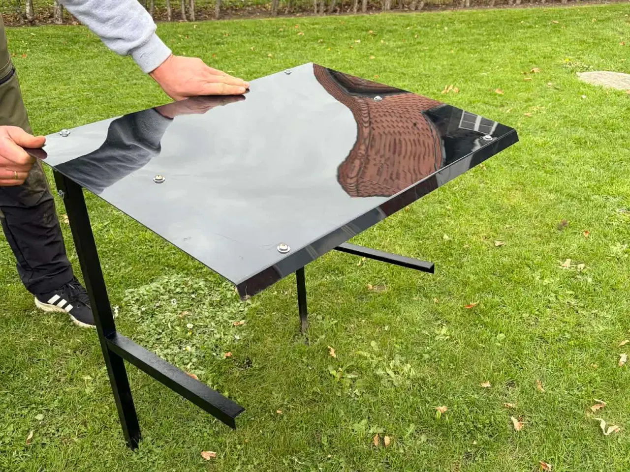 Billede 1 - Garage til robotplæneklipper 