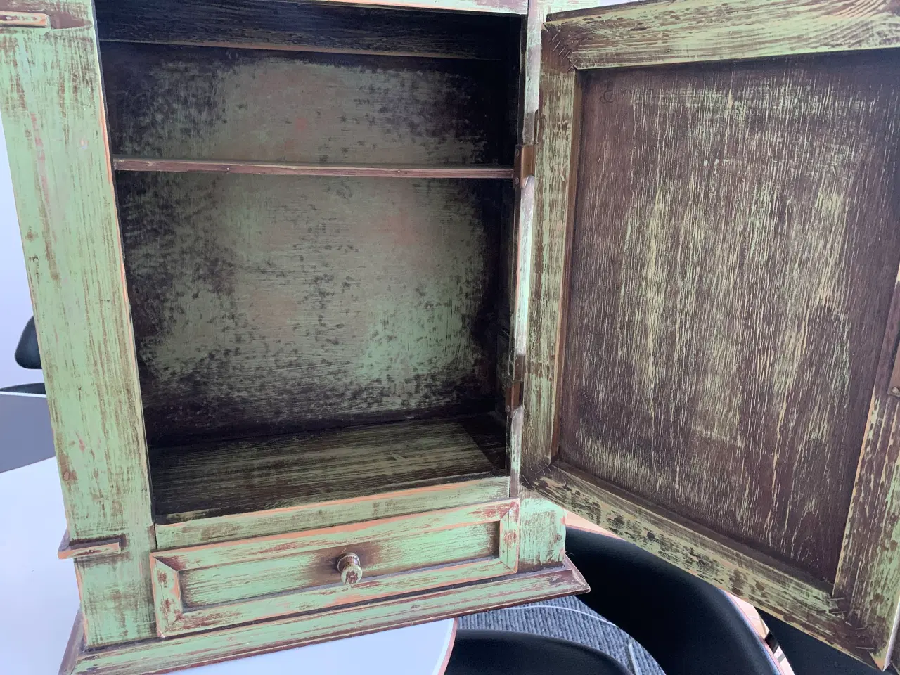 Billede 3 - Lille skab med fantastisk patina