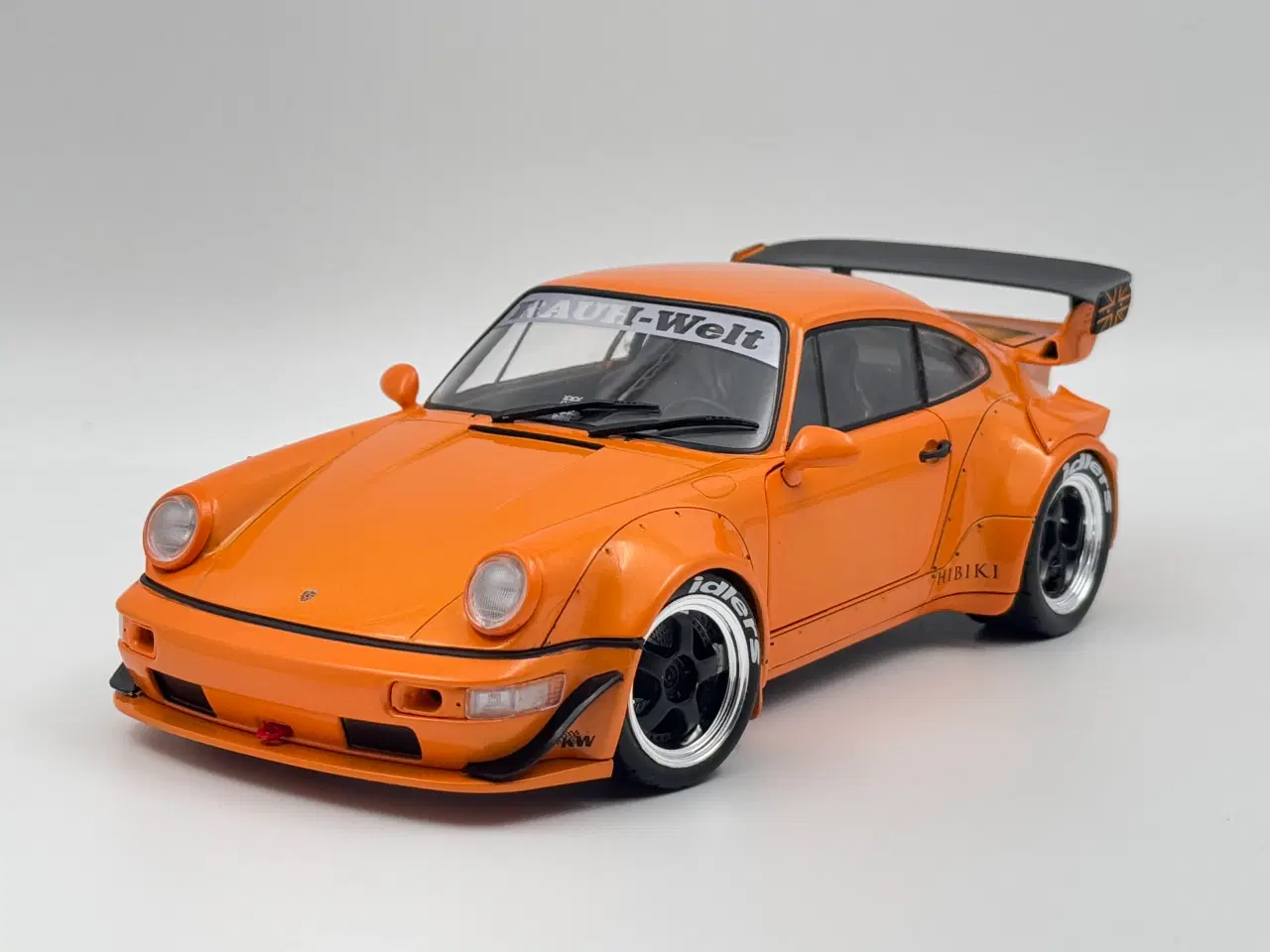 Billede 1 - 1991 / 2016 Porsche 911 RWB HIBIKI Design - 1:18