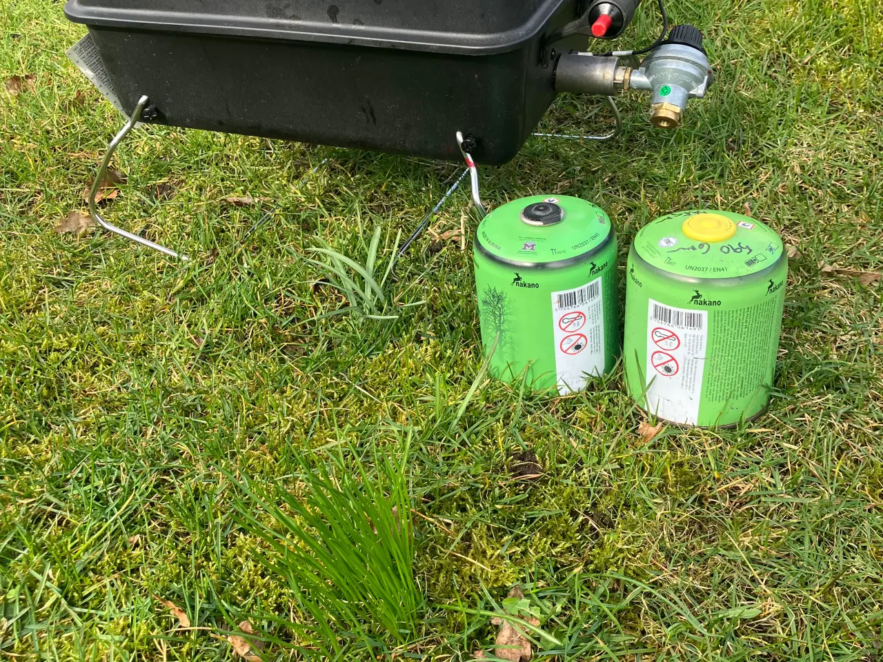 Billede 3 - Camping gasgrill med 2 fyldte gasdåser