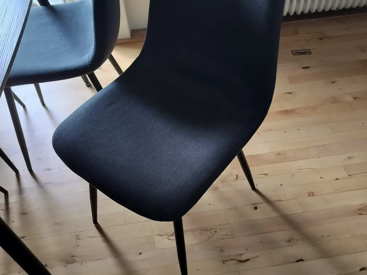 Billede 2 - Spisebord med stole 