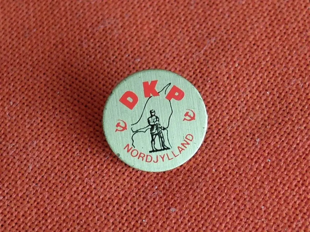Billede 2 - DKP EMBLEM: Danmarks Kommunistiske Parti