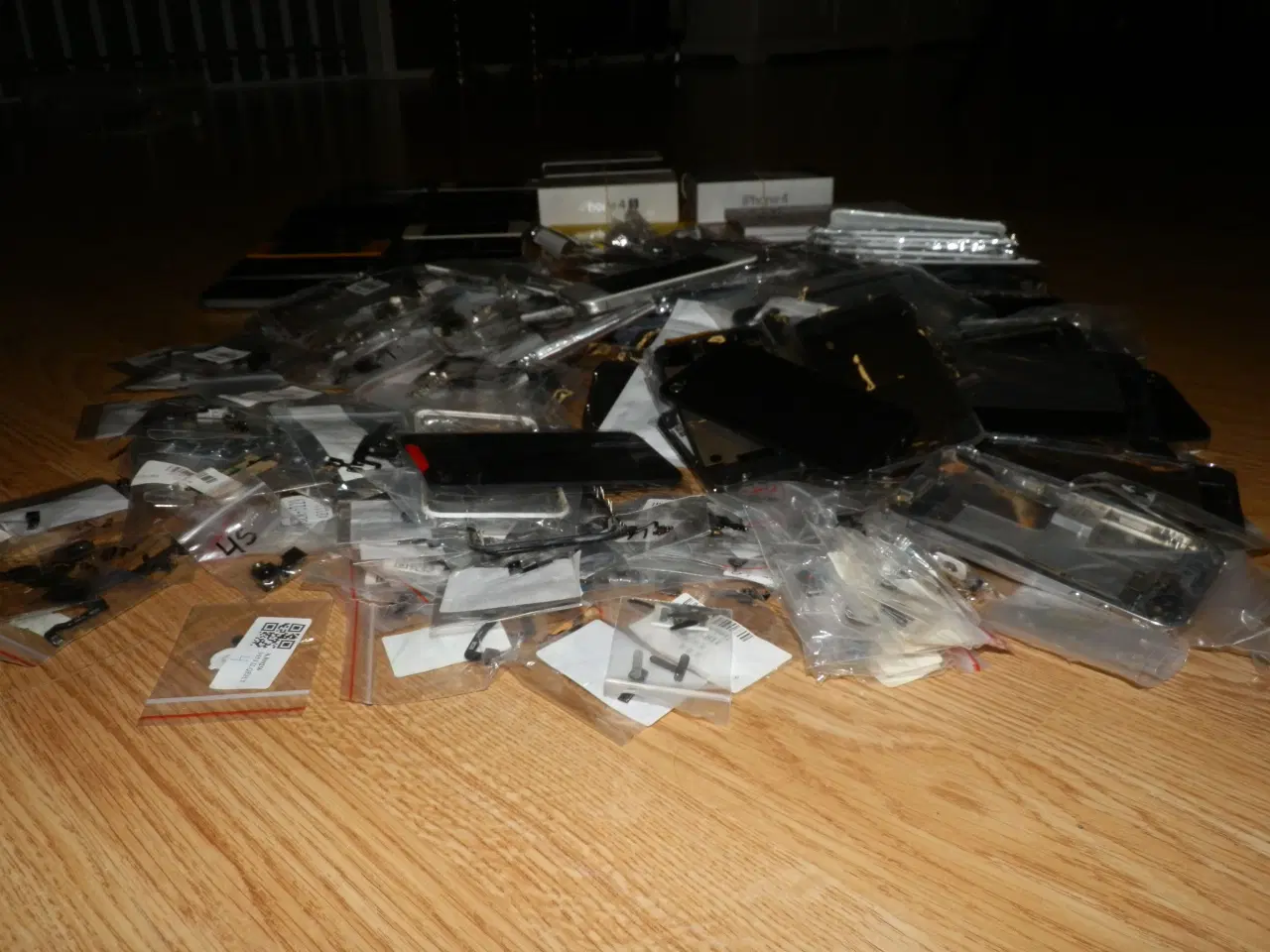 Billede 7 - Stort lot med div. iPhone 4/4S og div. nye dele