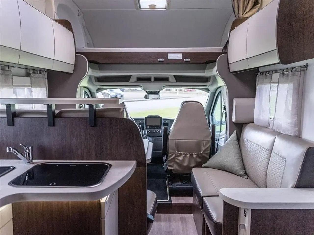 Billede 2 - 2023 - Benimar Sport 363 NK   Ekstrem velholdt autocamper til familien