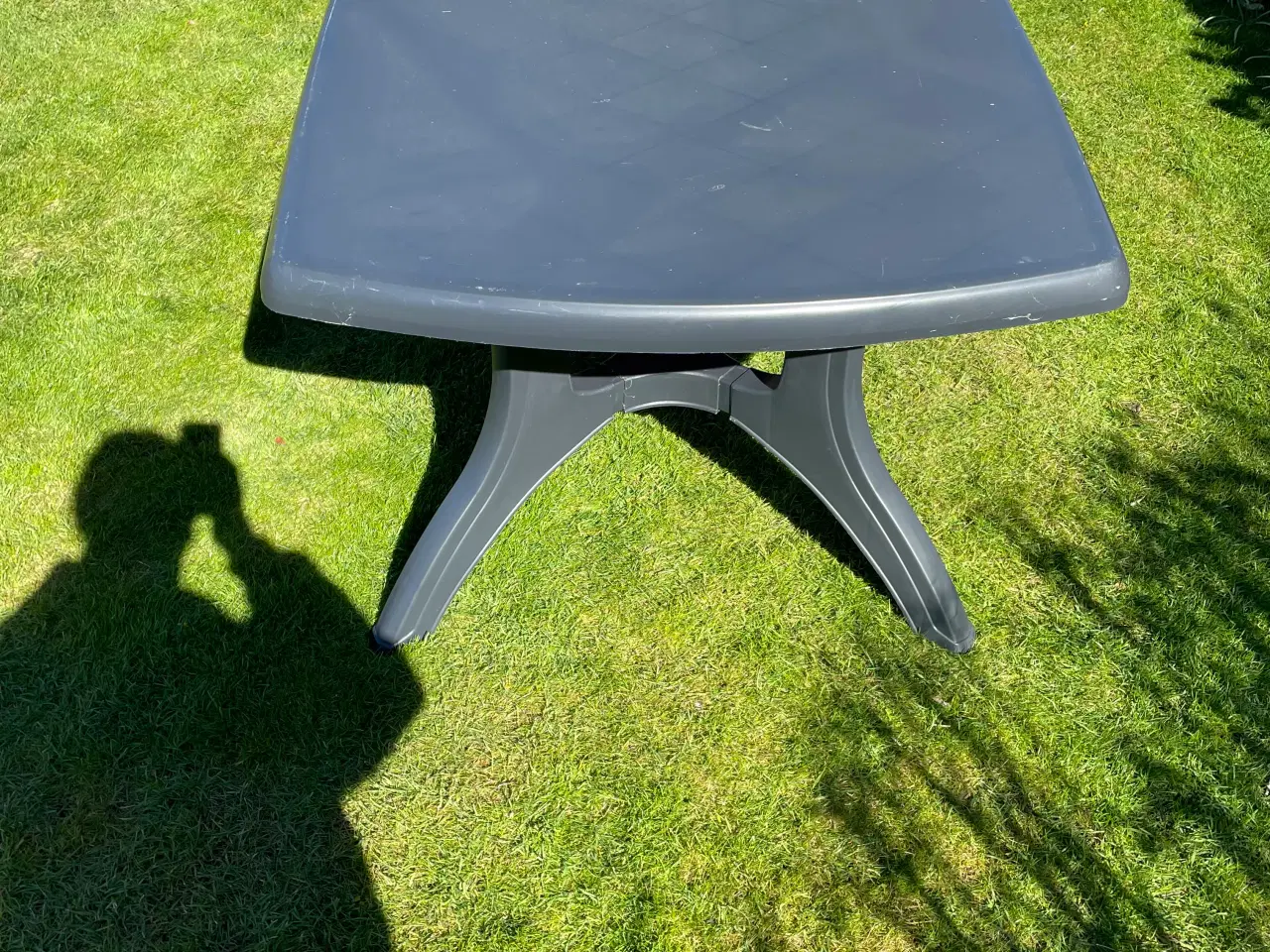 Billede 1 - Havebord PVC plast 