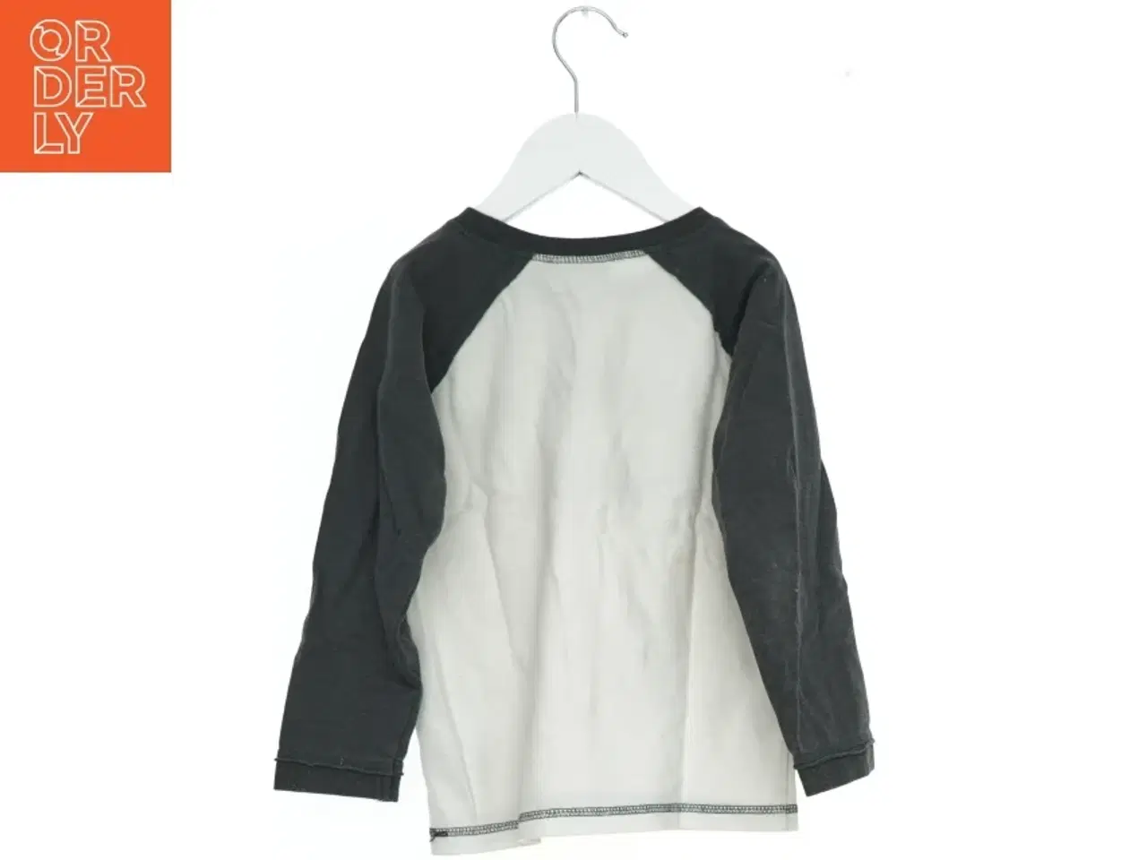 Billede 2 - Langærmet T-shirt &#39;Raised by Molo&#39; fra Molo (str. 110)