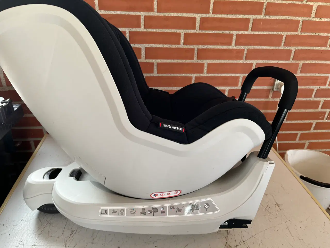 Billede 1 - Autostol med base og Babyindsats