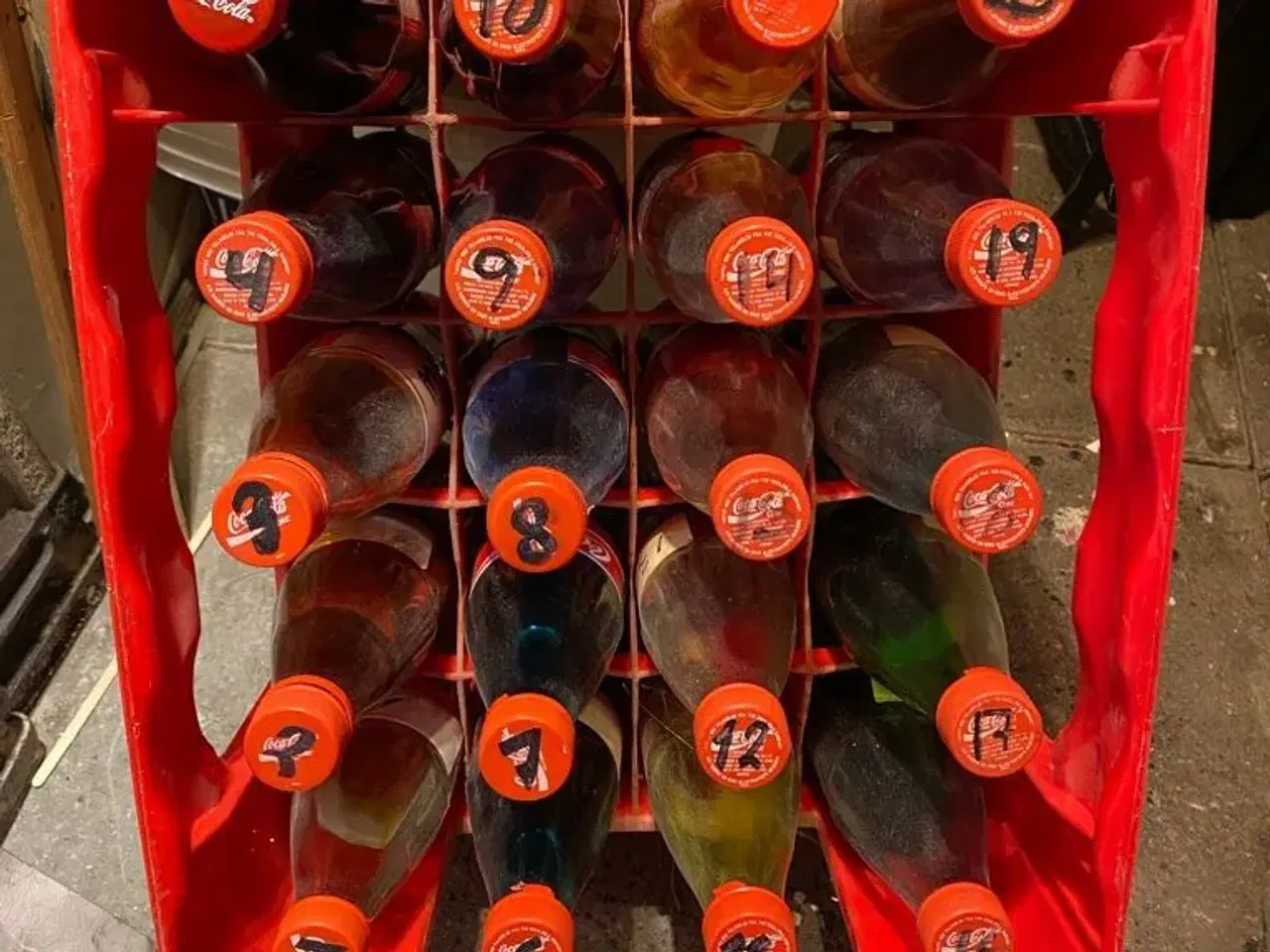 Billede 3 - CocaCola kasse med flasker