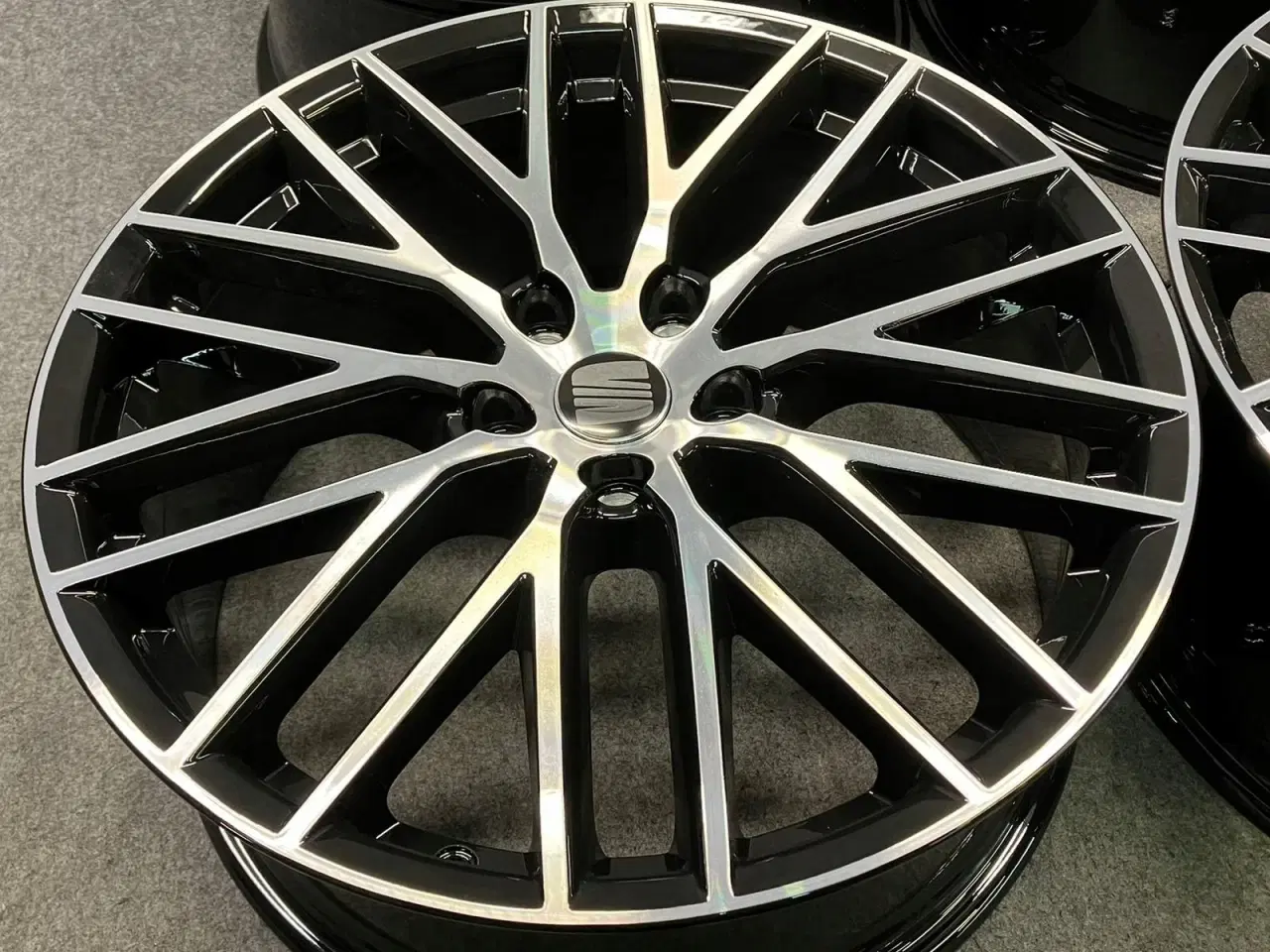 Billede 2 - ALUFÆLGE SEAT CUPRA LEON 5F0 19"