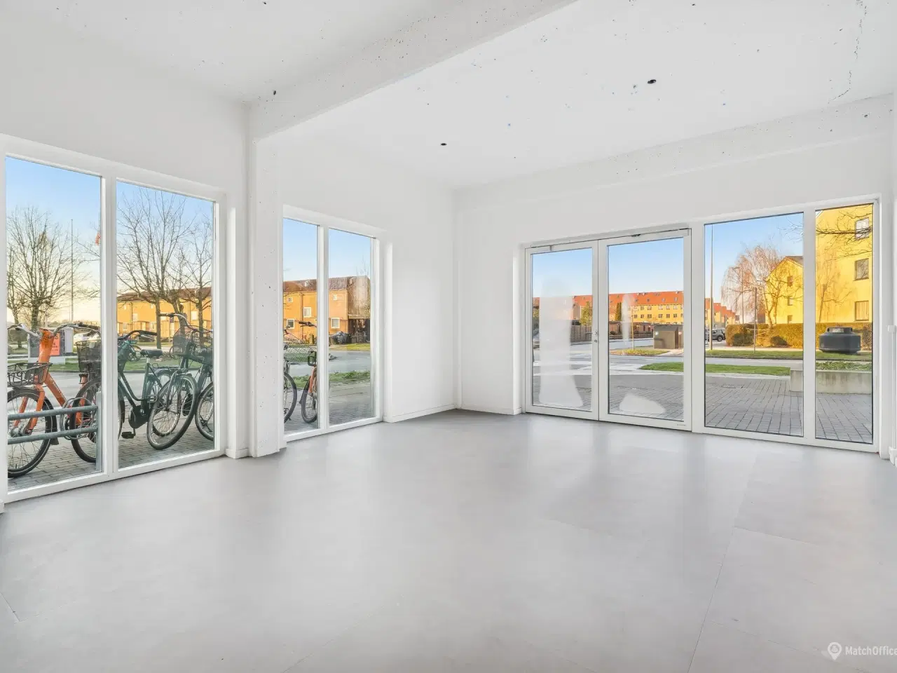 Billede 1 - Flot butikslokale tæt på metro og strand