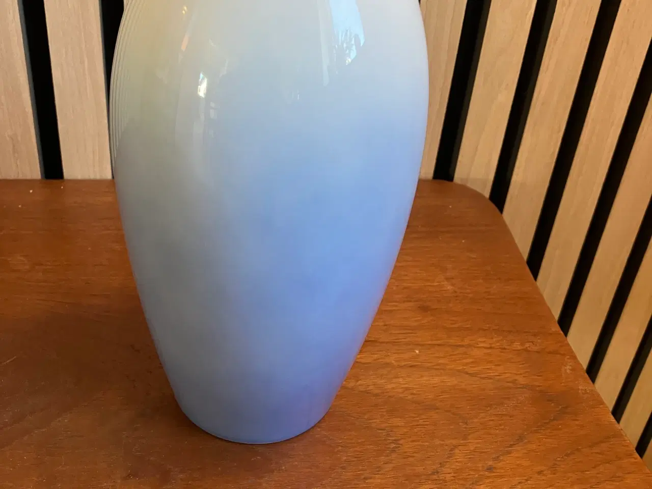 Billede 3 - Fin Bing & Grøndahl porcelænsvase med liljekonval