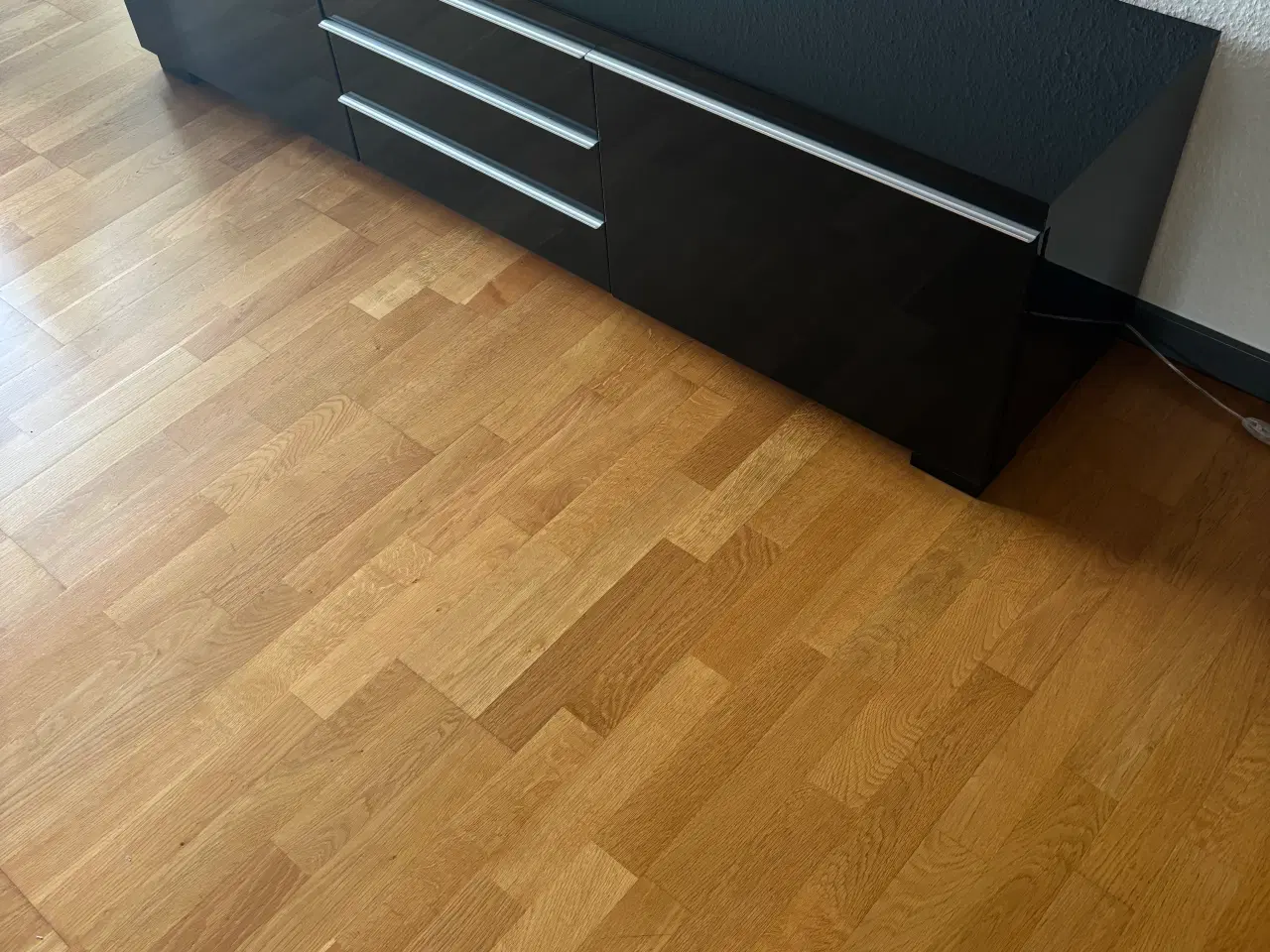 Billede 3 - TV bord med underskabe