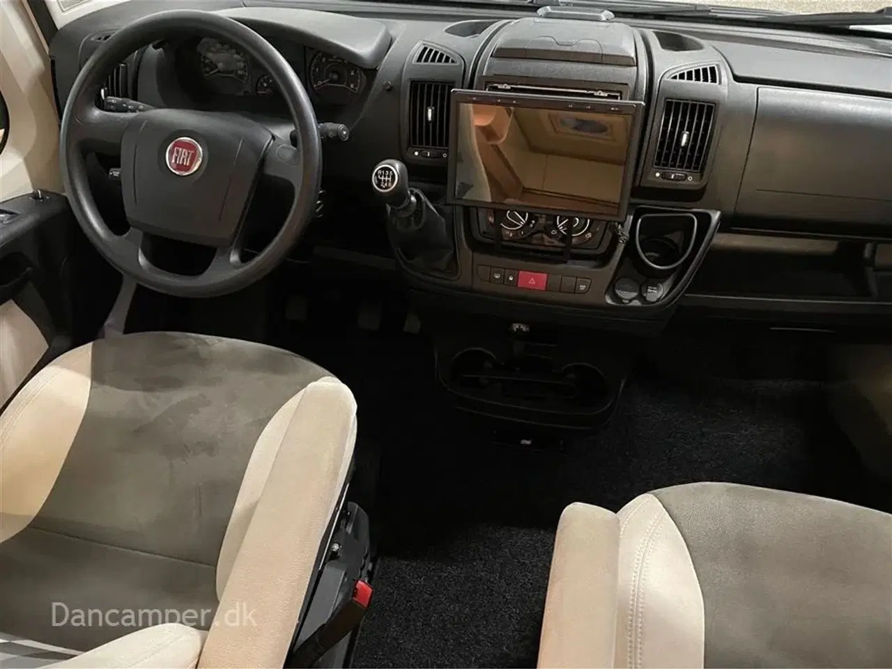 Billede 8 - 2018 - SunLight T 58   MESSEPRIS kr. 579.900,- SPAR kr. 25.000,- Sunlight T58 med solcelle, markise, lithiumbatterier, cykelholder m.m.