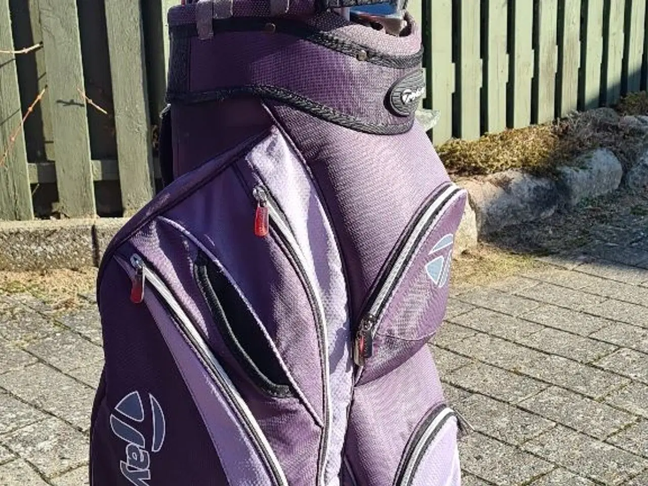 Billede 4 - TaylorMade golfbag med golfjern og el-golfvogn