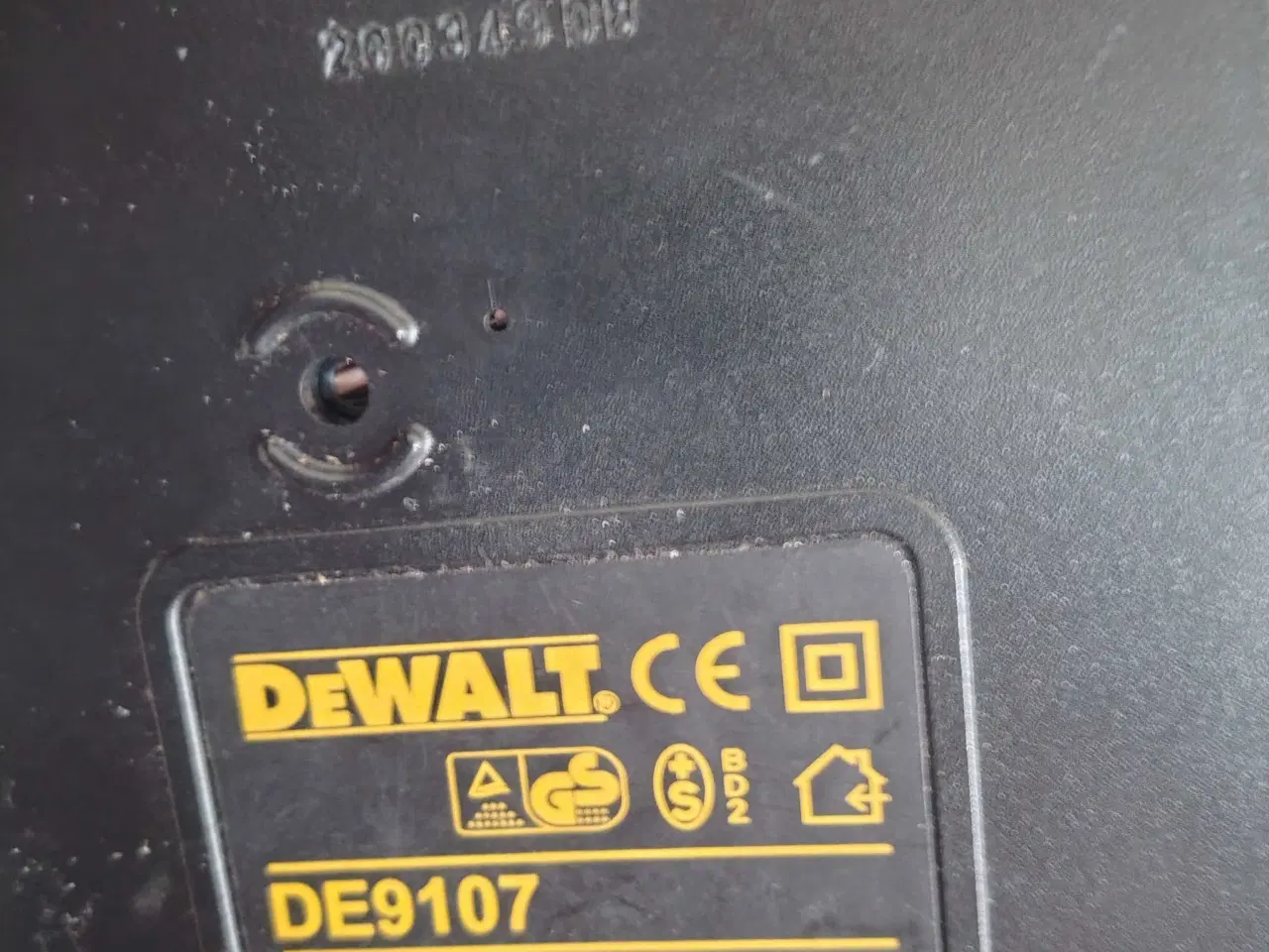 Billede 3 - 2 DeWalt Batterier plus Oplader 