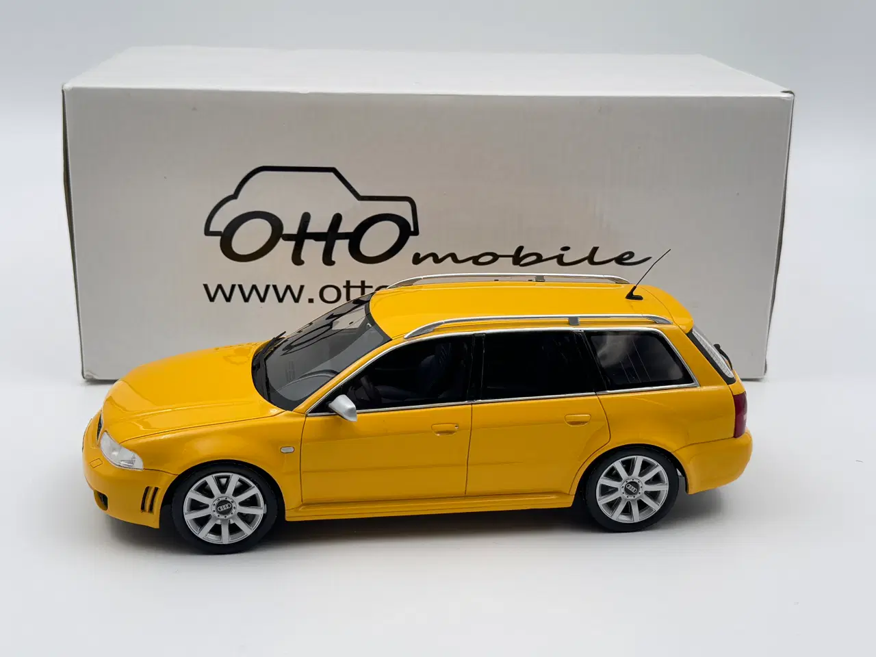 Billede 8 - 1999 Audi RS4 Avant (B5) Imola Yellow - 1:18 