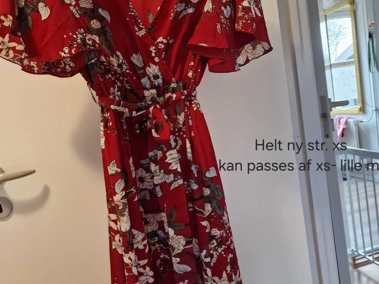 Billede 14 - Kjoler, nederdel og bluser sælges