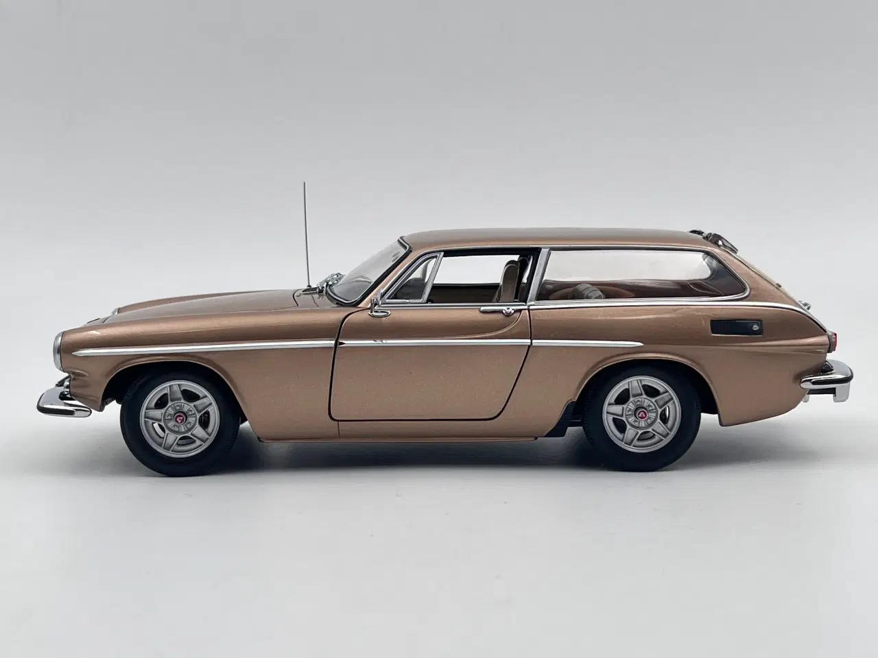 Billede 4 - 1971 Volvo P1800 ES - MINICHAMPS - 1:18