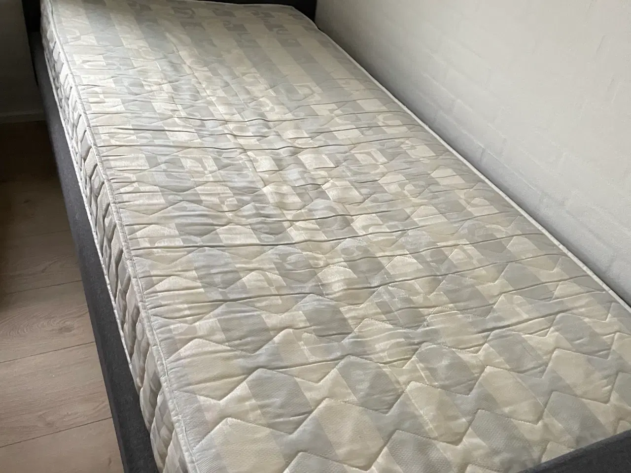 Billede 2 - Kongsberg seng 