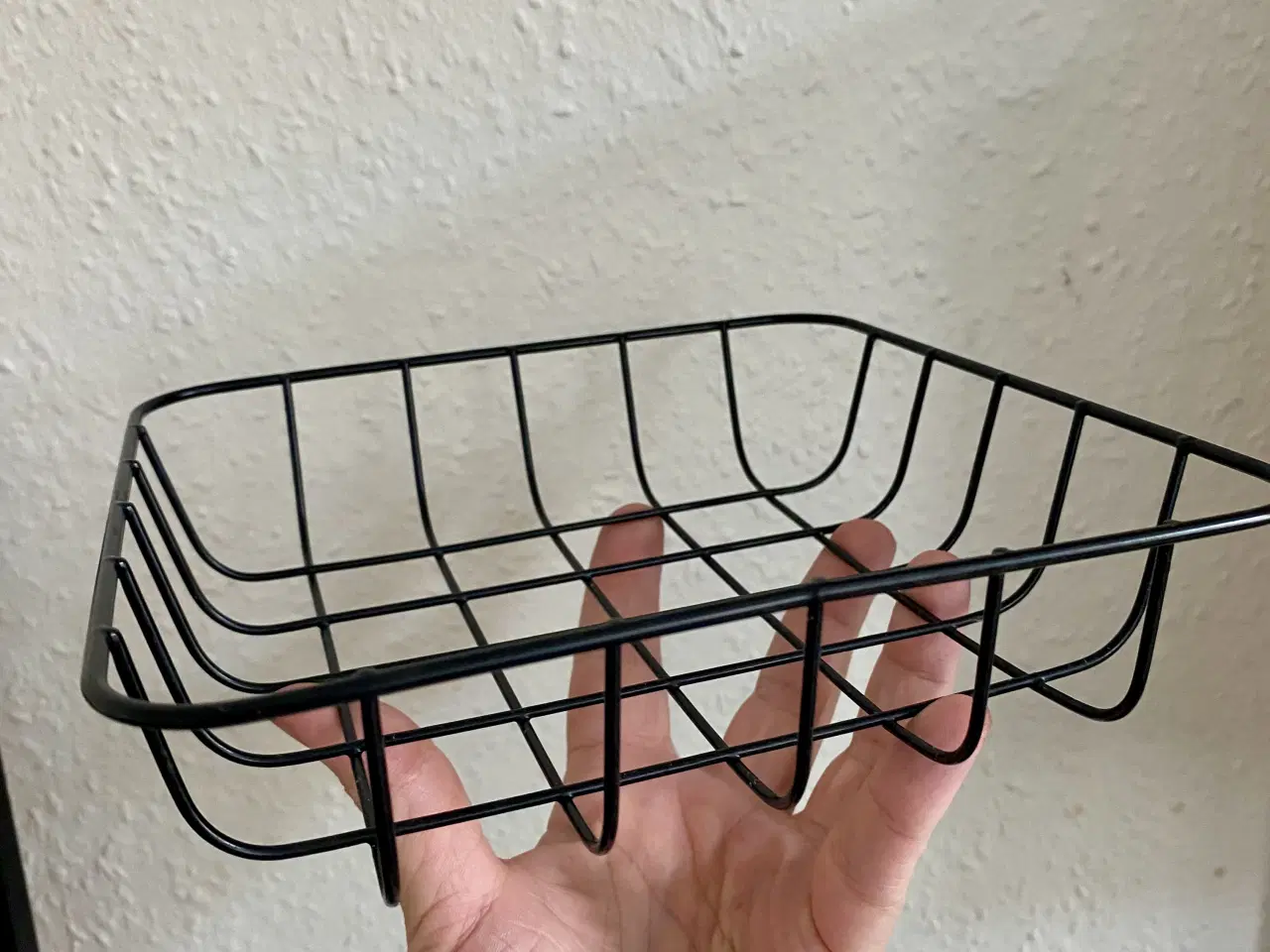 Billede 2 - Sort trådkurv i metal