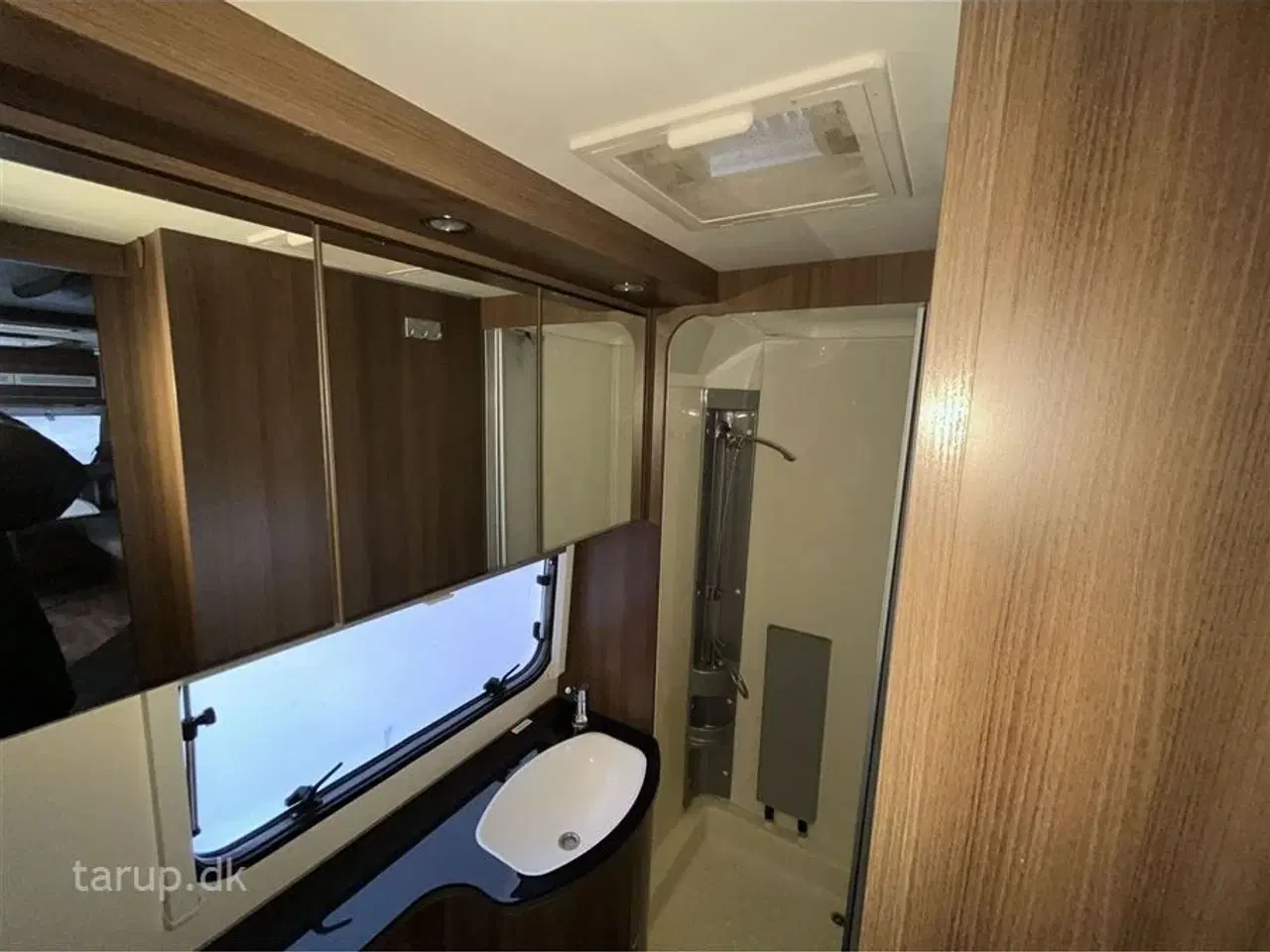 Billede 21 - 2015 - Dethleffs Beduin VIP 650 RFT   Thule tagmonteret el-markise, Truma aircon., mover, ALDE centralvarme, vandbåren gulvvarme, rundsiddegruppe, fransk dobbeltseng