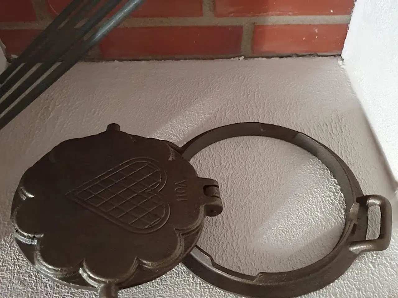 Billede 5 - Gammelt Voss vaffeljern til brændekomfur, grill mm