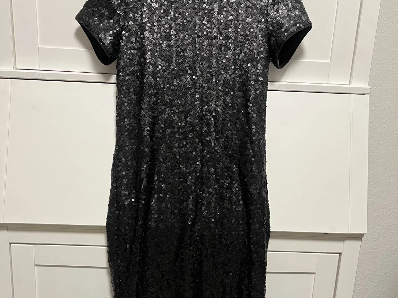 Billede 2 - Smuk Festkjole/pallietkjole str. 34