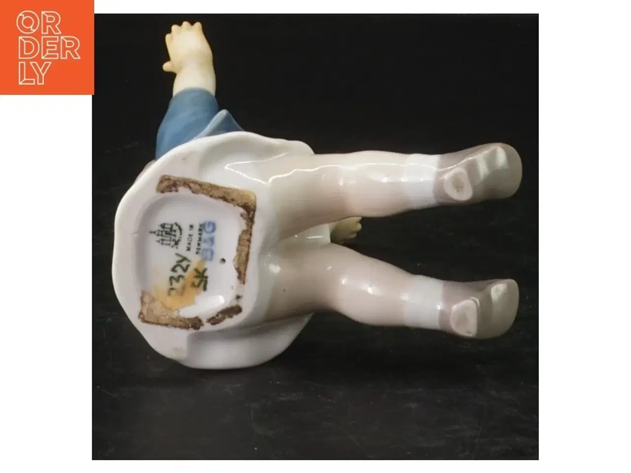 Billede 3 - Porcelænsfigur af barn fra B&G (str. H. 11,5 cm)