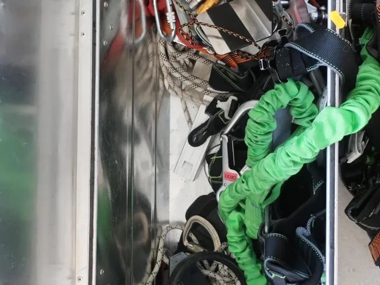 Billede 2 - Redningshejs SKYLOTEC MILAN & alukasse inkl. indhold