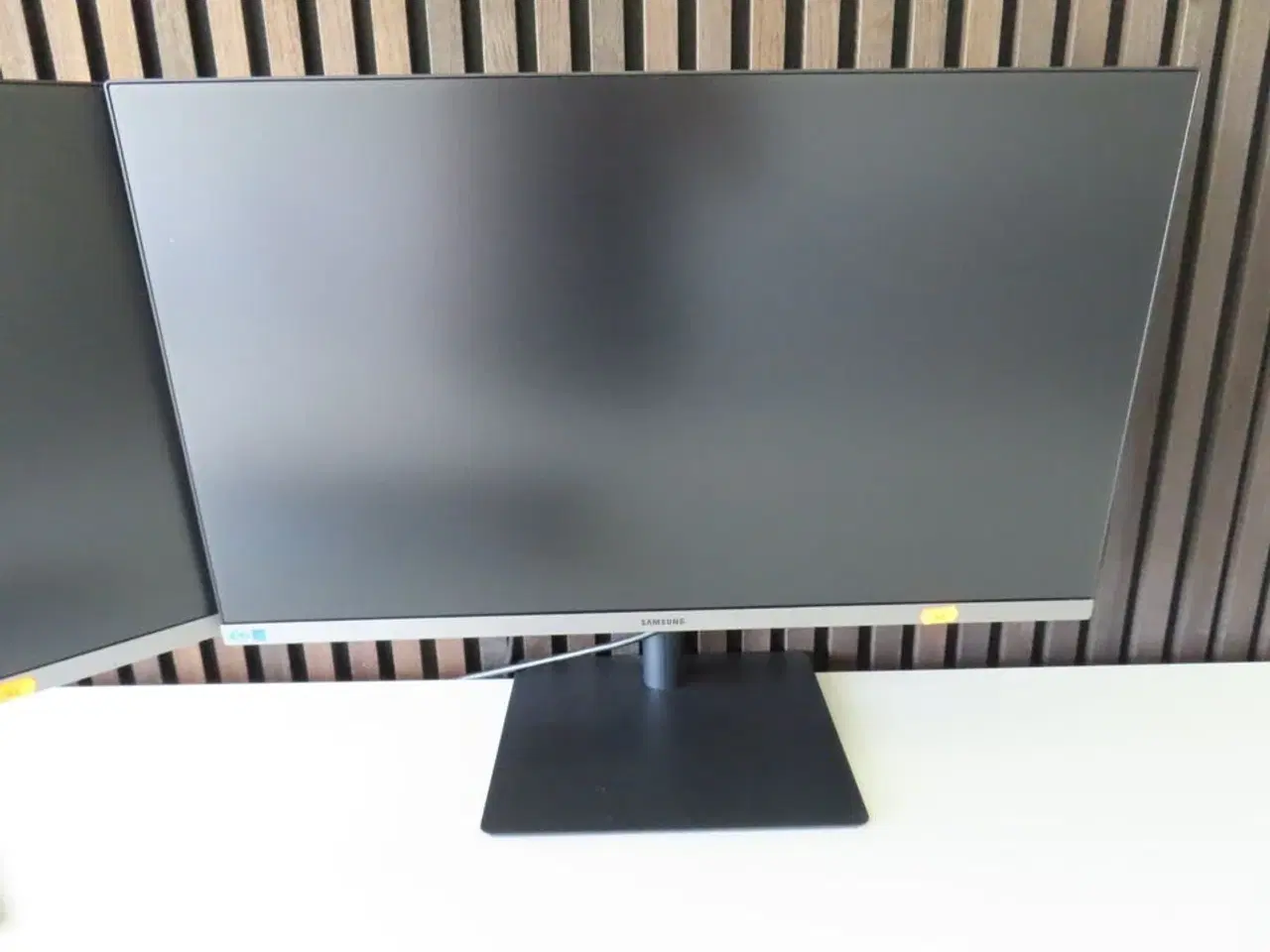 Billede 2 - 2 stk. 27" monitor, SAMSUNG S27R652FDU, docking og tastatur