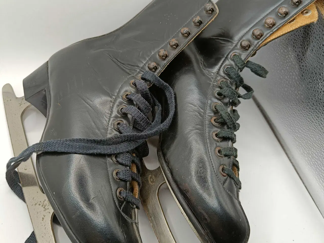 Billede 2 - Kunstskøjter sort 42str