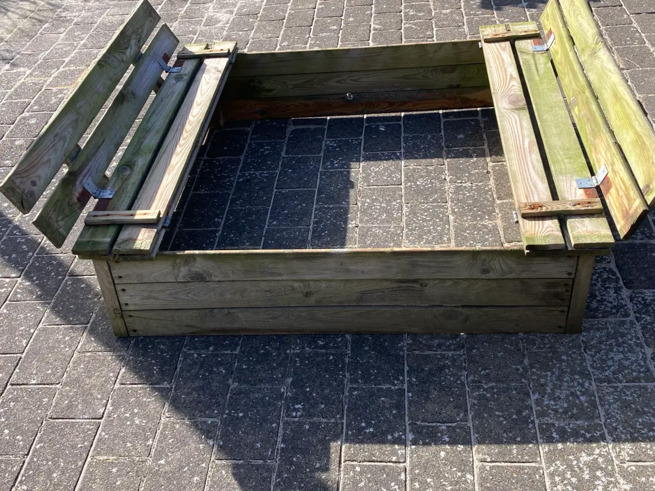 Billede 3 - Sandkasse i trykimprægneret træ