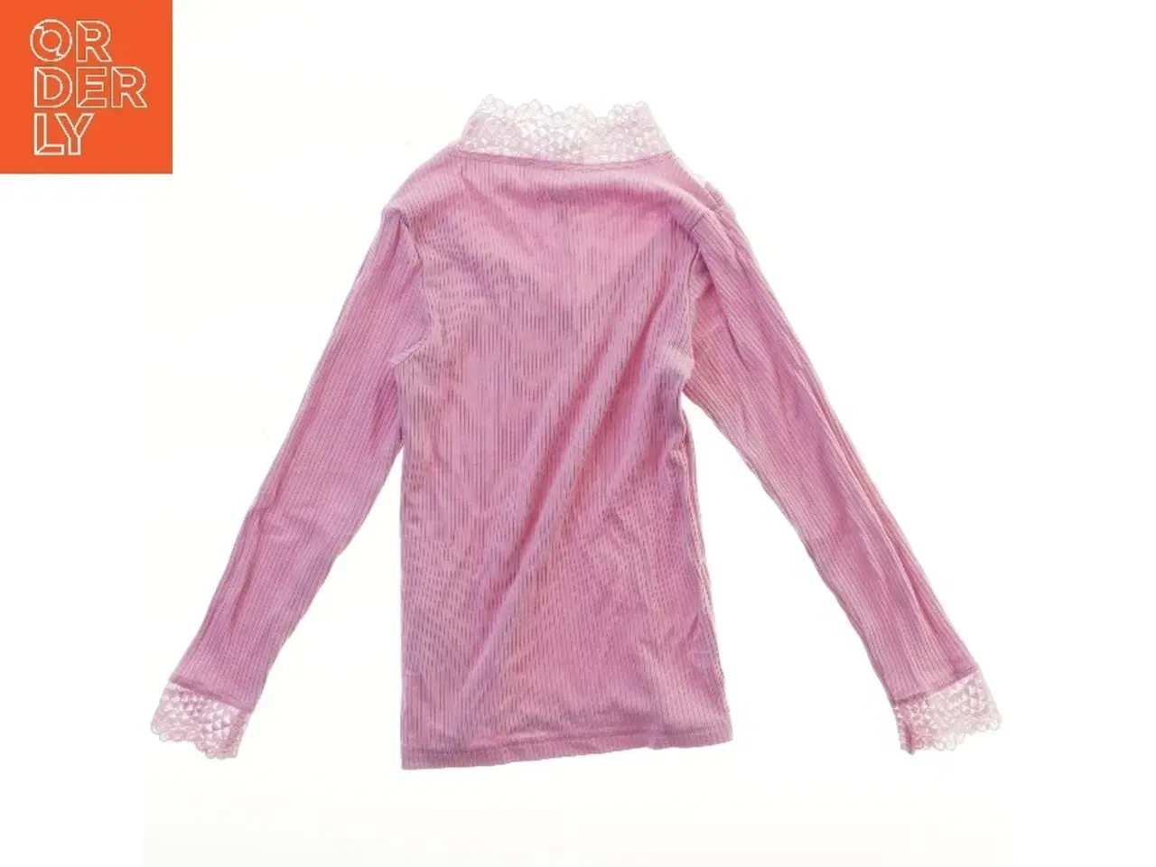 Billede 2 - Langærmet bluse med blondedetaljer fra VRS (str. 98)