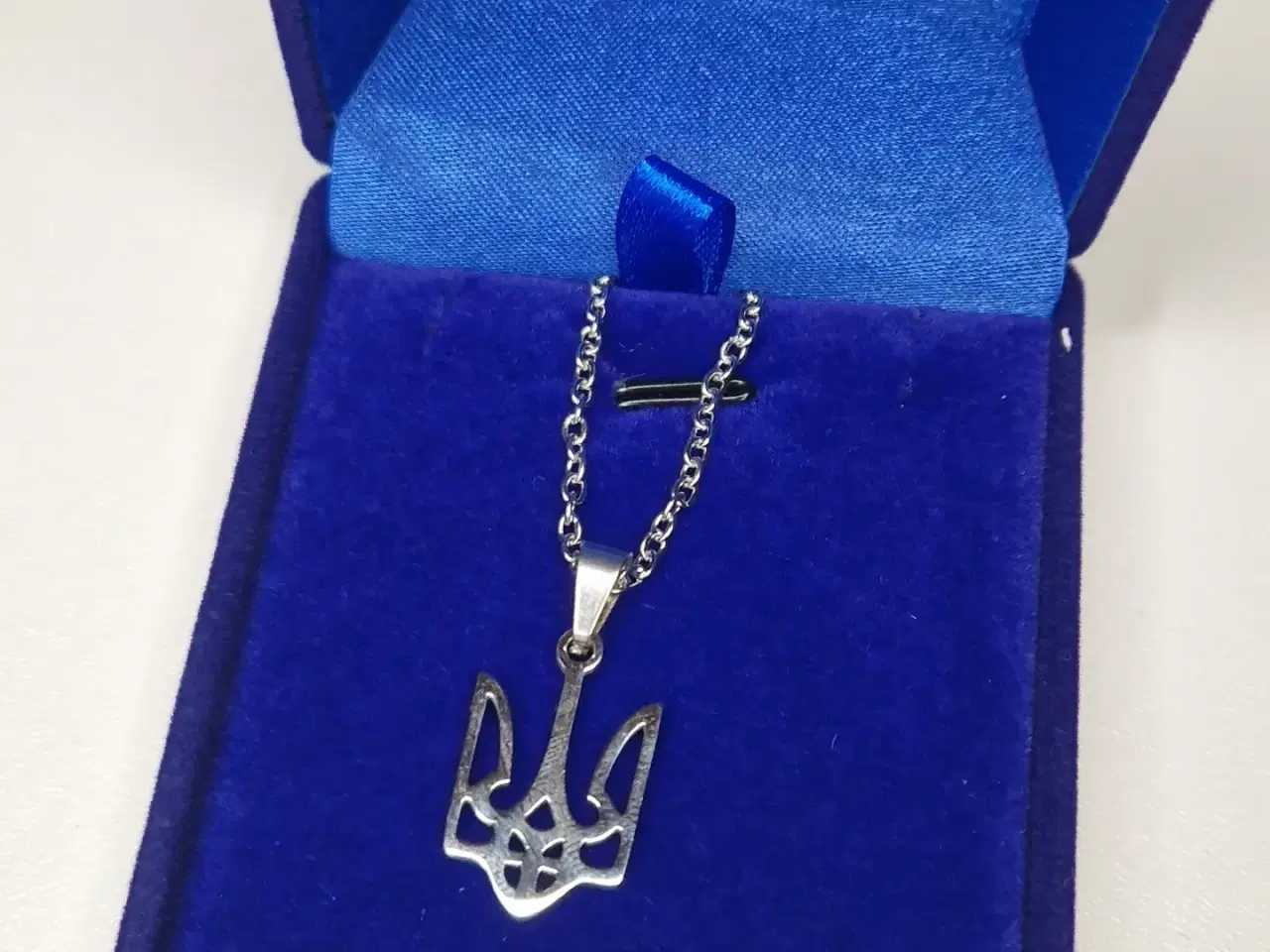 Billede 1 - Ukrainsk halskæde i flot blå velour æske 