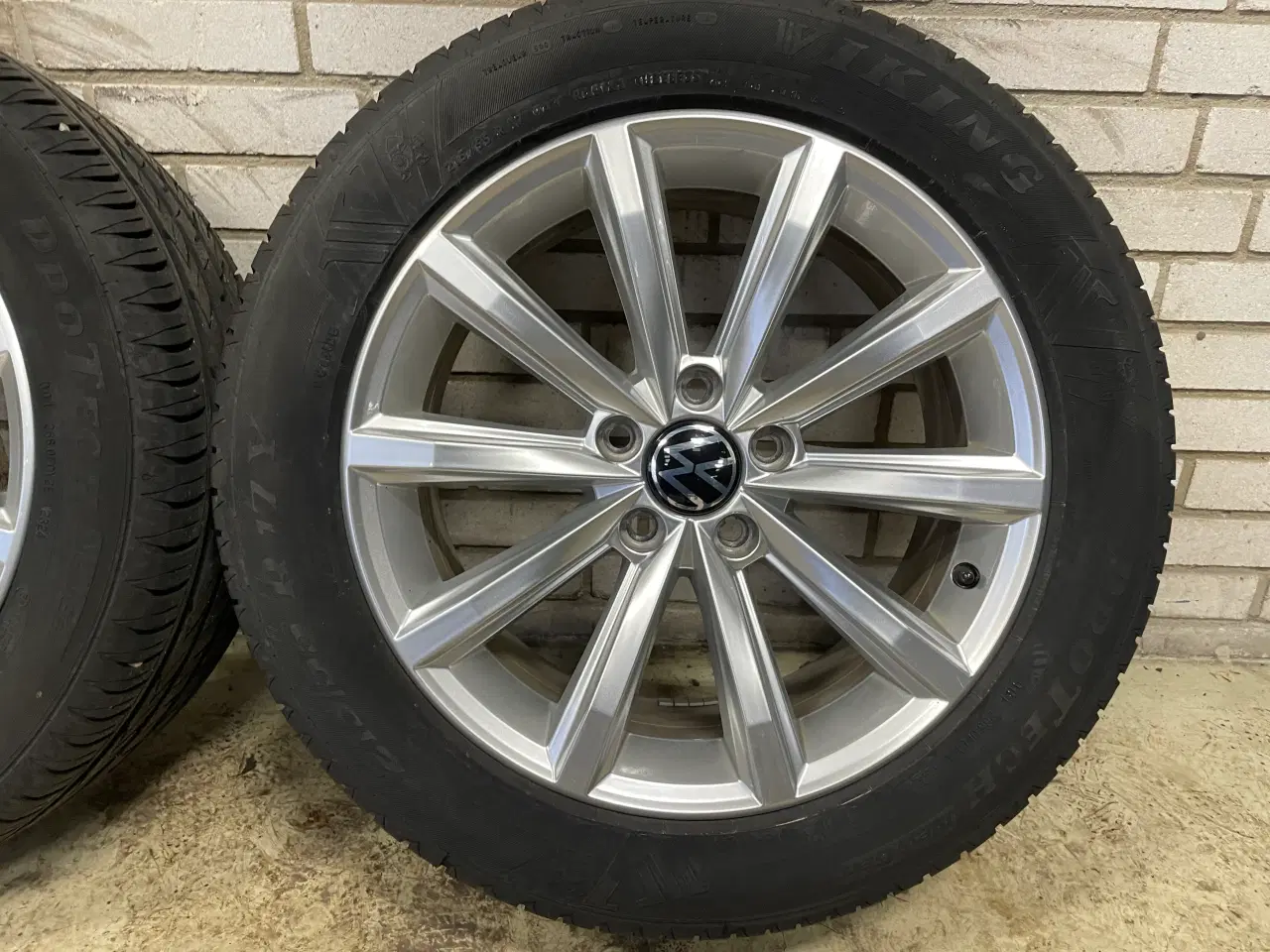 Billede 4 - 17 VW Passat 215/55r17 Ref.223 sommer