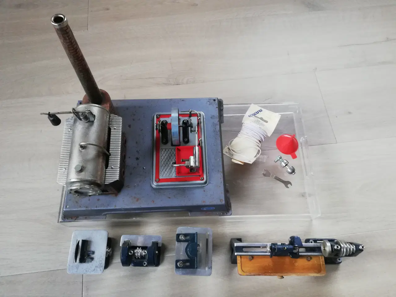 Billede 2 - Gammel dampmaskine med tilbehør