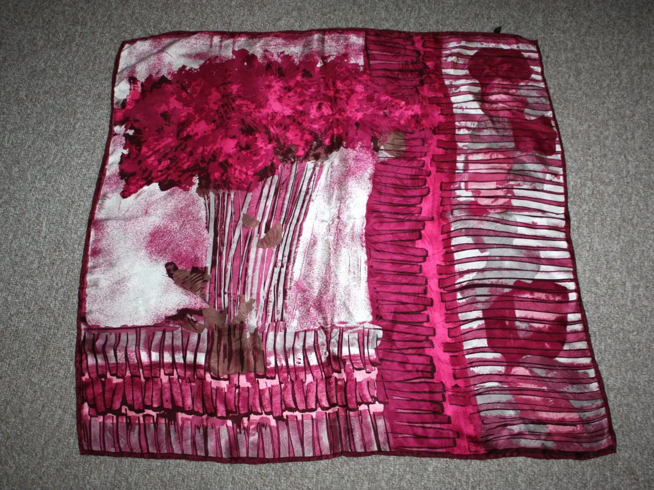 Billede 3 - Vintage silke tørklæde 85 cm x 85 cm 100% silk