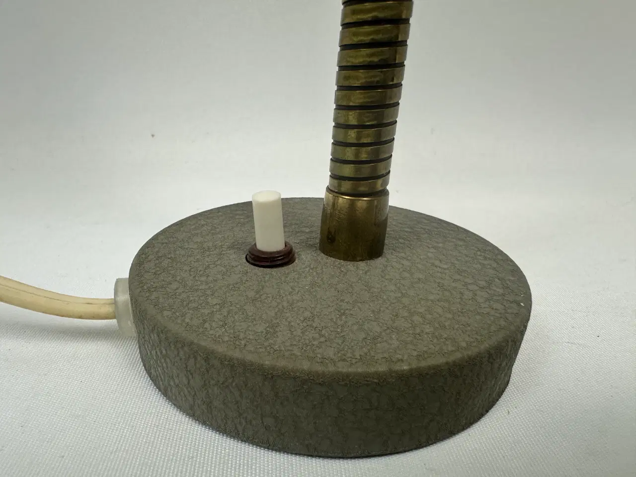 Billede 2 - Retro væglampe, grå / messing m. flex