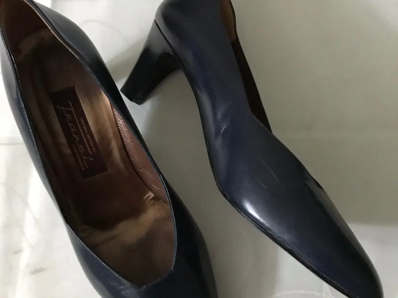 Billede 1 - Klassisk sko med hæl