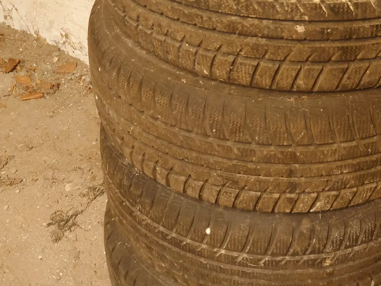 Billede 2 - Atlas vinterdæk til salg – 185/60 R14 82T