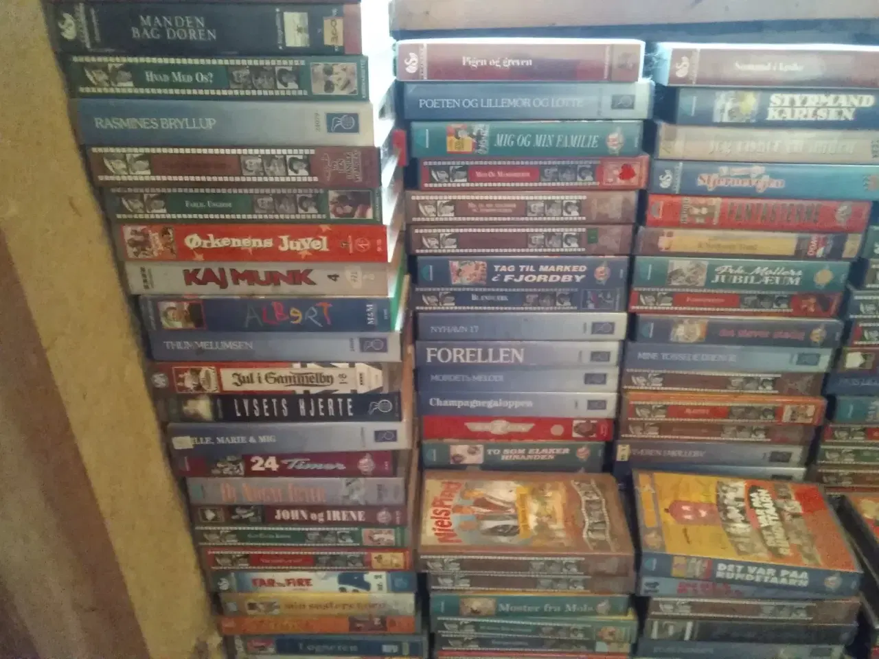 Billede 2 - 400 gl dk Byt m lign på DVD 20 kr pr stk Sender ik