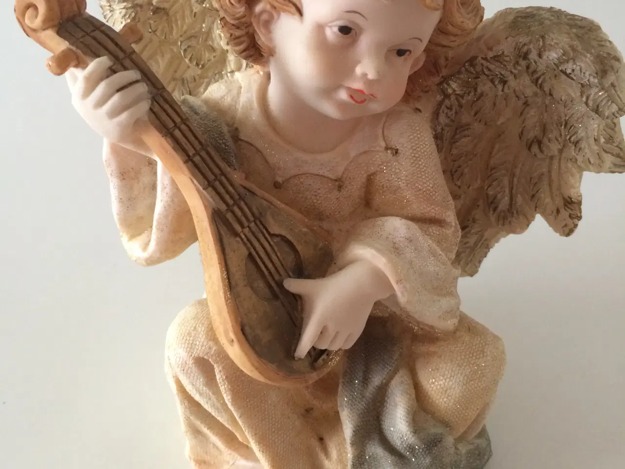 Billede 1 - Englefigur i keramik