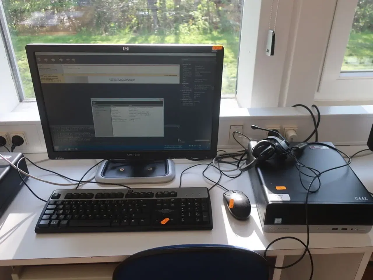 Billede 1 - Skærm 22" m. tastatur HP L2208w (PC medfølger ikke)